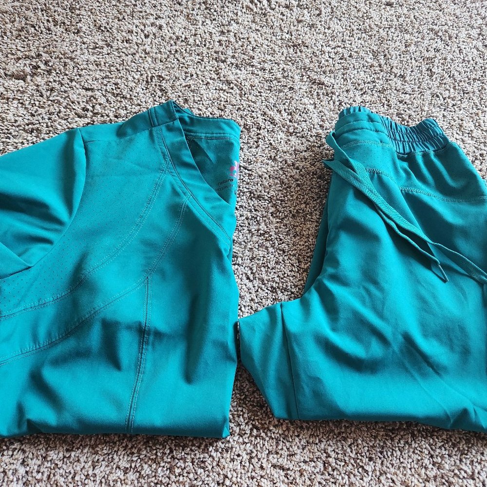 Scrub set